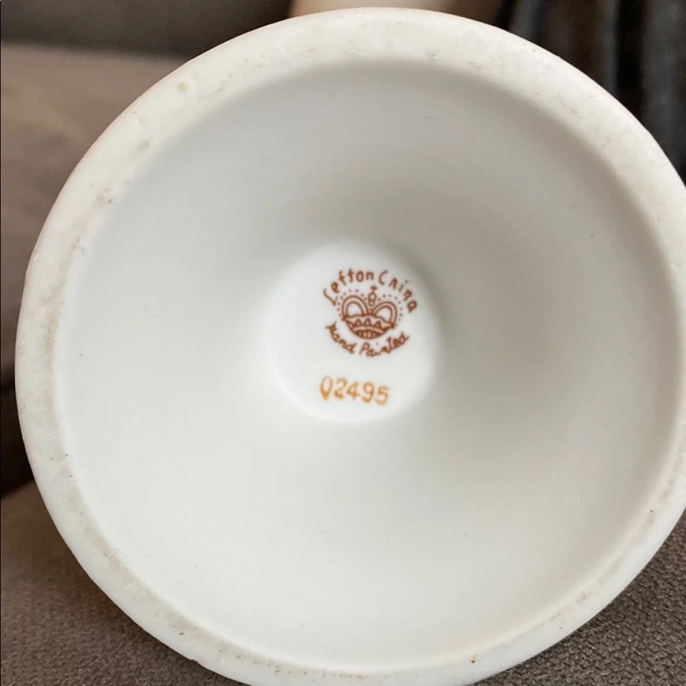Elegant White and Pink‎ Floral Vase